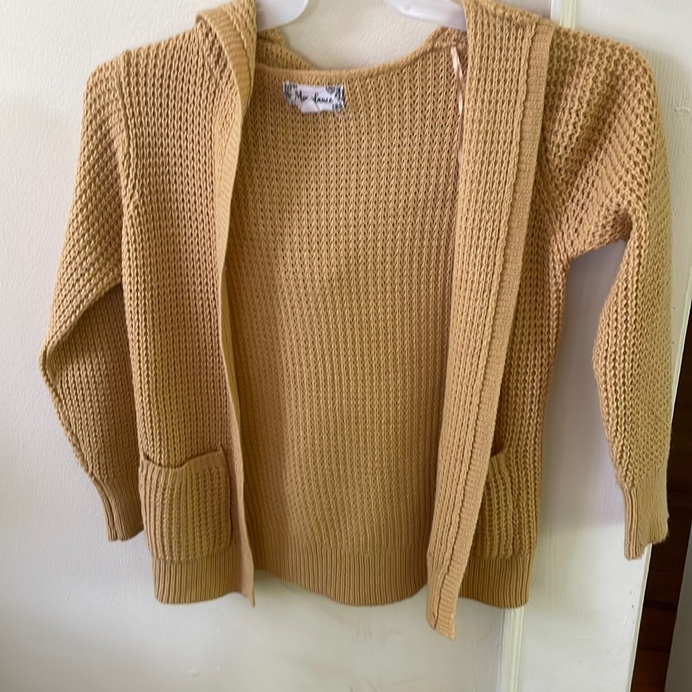 Beige woven sweater with pockets